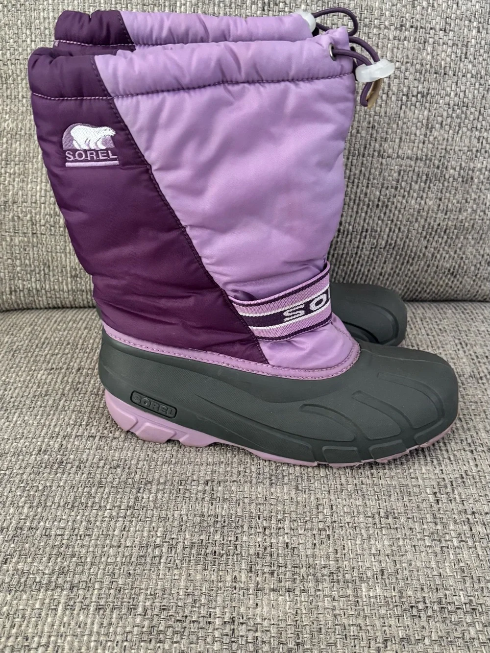 Sorel youth snow